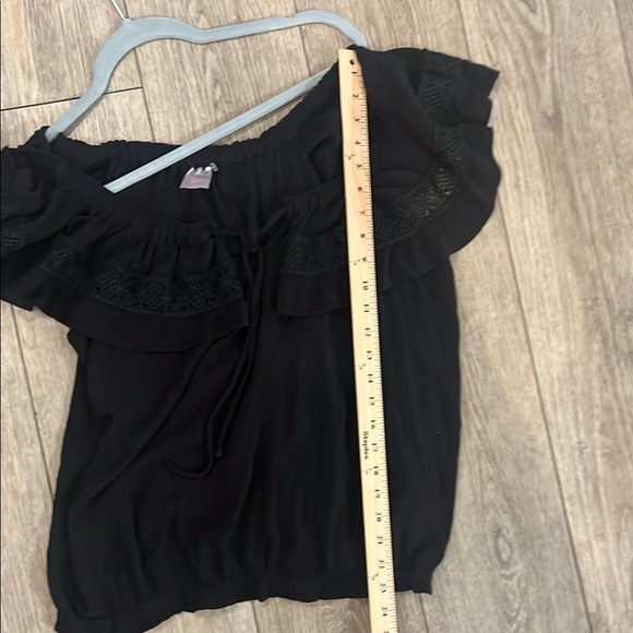 No Boundaries Black Ruffled Flutter off the shoulder Sleeve Blouse - Picture 11 of 11